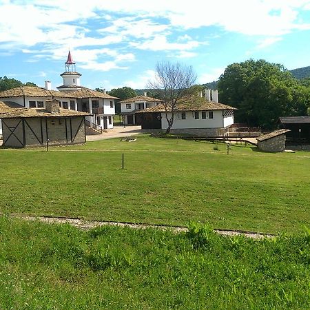 Ethnocomplex Krivini Hotel Bagian luar foto